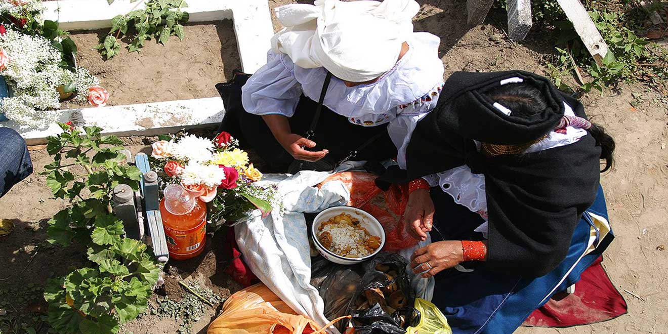 Día de los Muertos (2 de noviembre) - Tradiciones Ecuatorianas - PlanetAndes